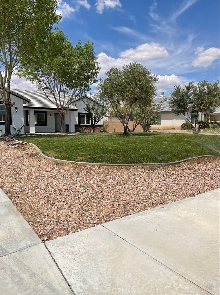 21230 Sauvignon Ln, Apple Valley, CA 92308