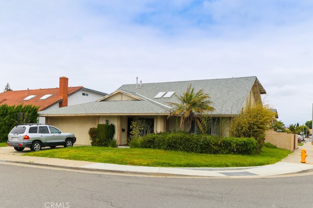 9161 Colbreggan Dr, Huntington Beach, CA 92646