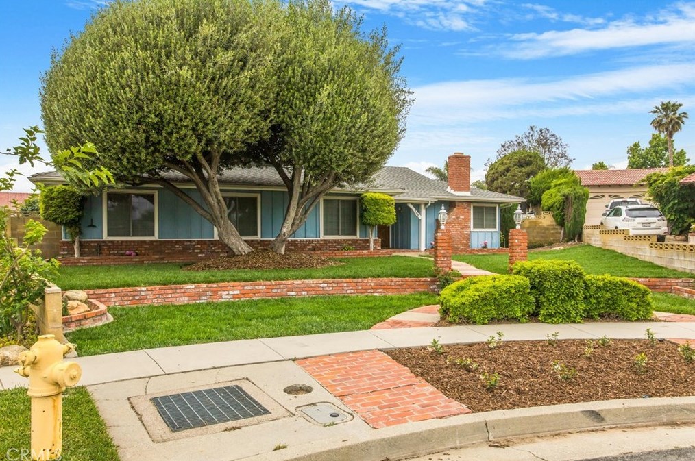 705 W Cameo Ct, Upland, CA 91786