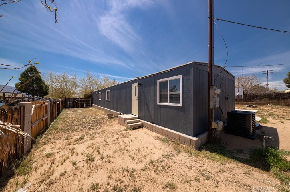 19010 Hinton St, Hesperia CA  92345-6742 exterior
