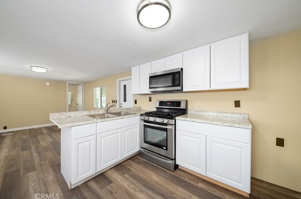 19010 Hinton St, Hesperia CA  92345-6742 exterior