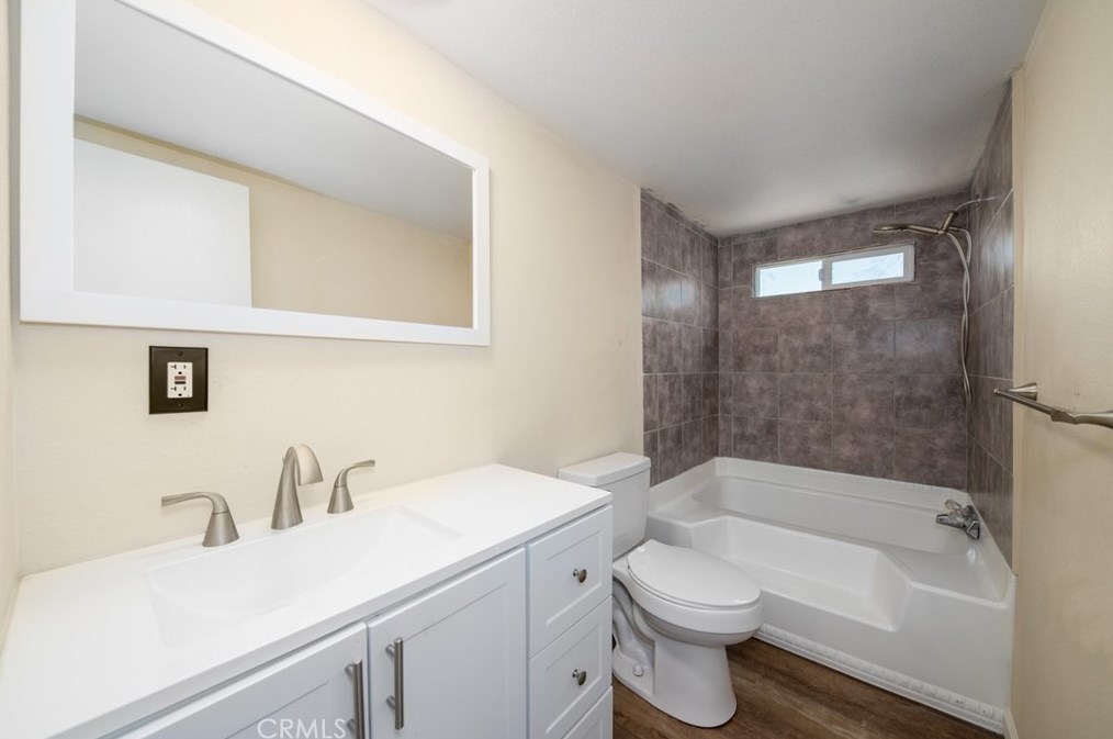 19010 Hinton St, Hesperia CA  92345-6742 exterior