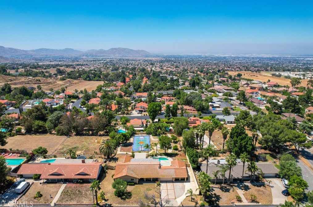 26203 Kalmia Ave, Moreno Valley CA 92557-5757 exterior