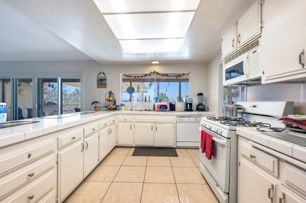 26203 Kalmia Ave, Moreno Valley CA 92557-5757 exterior