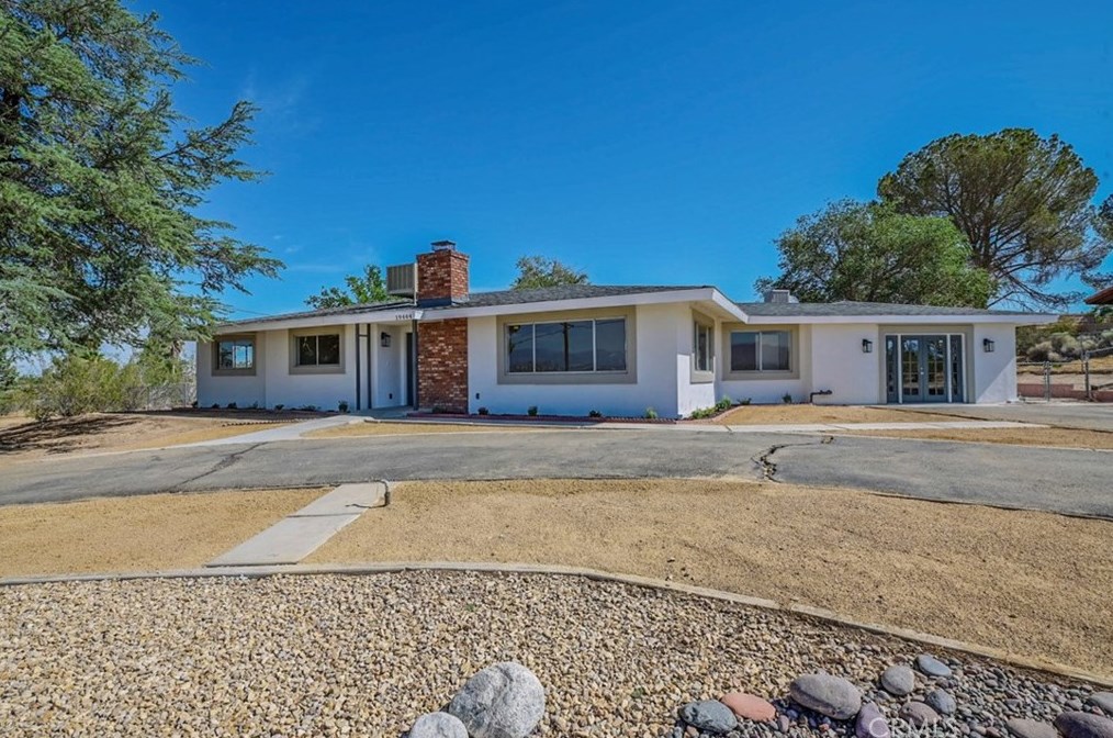 19444 Siesta Dr, Apple Valley, CA 92307