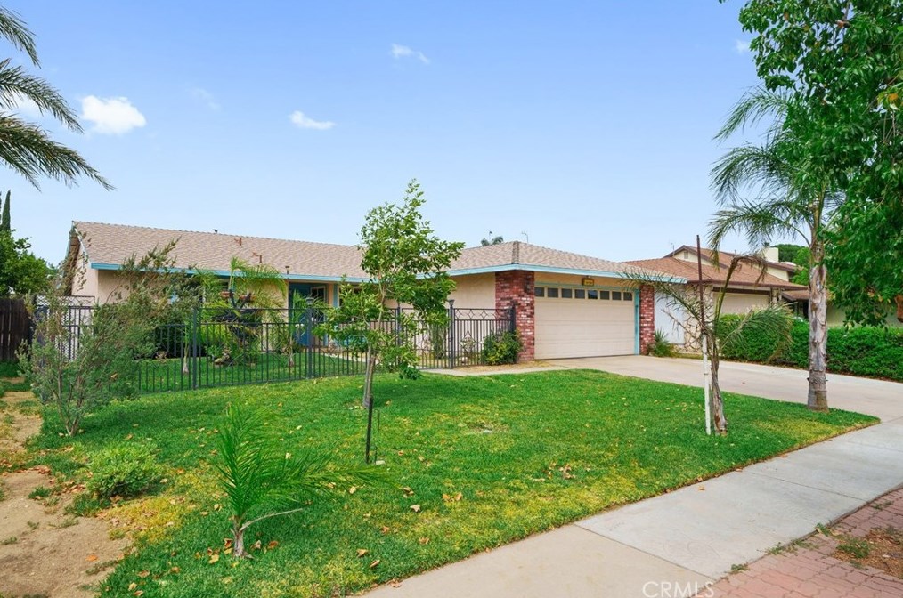 16550 Raymond Ave, Fontana, CA 92336-2047