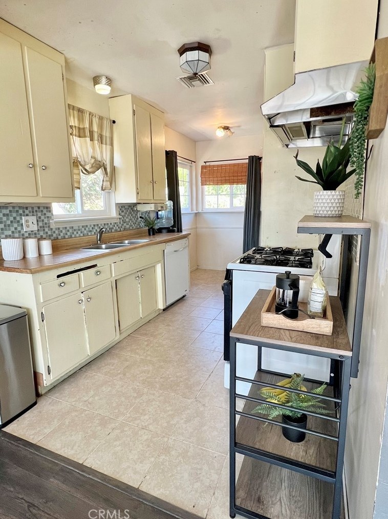 11921 Hubbard St, Moreno Valley CA 92557-6422 exterior