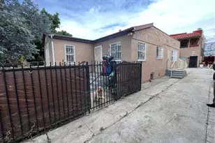 913 E 87th St, Los Angeles, CA 90002 - Photo 2
