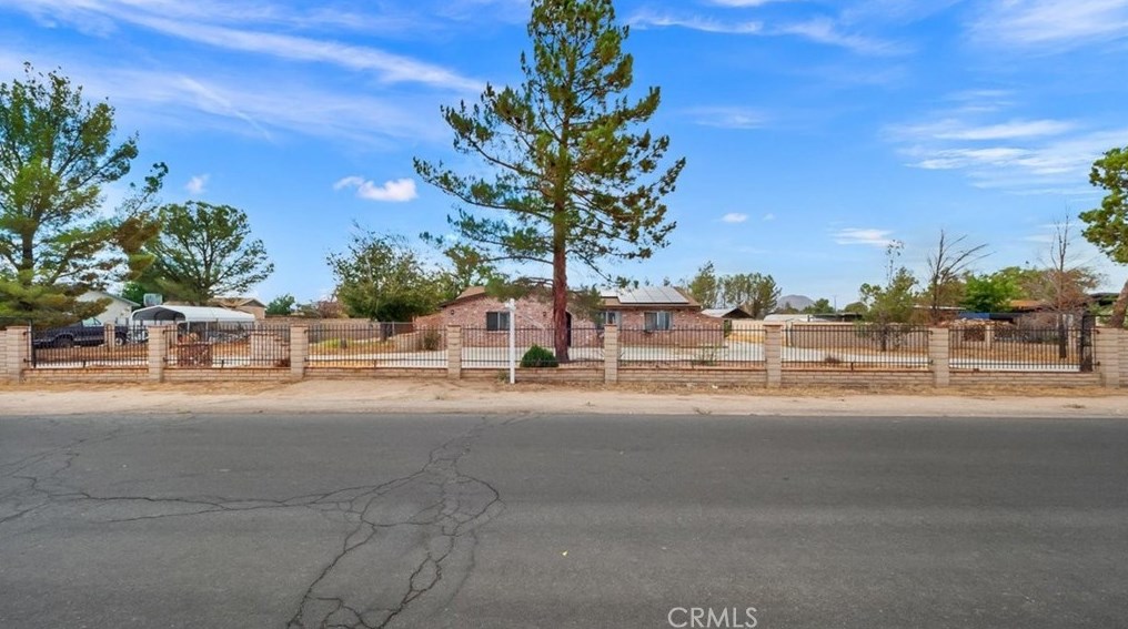 15170 Dakota Rd, Apple Valley, CA 92307-3407