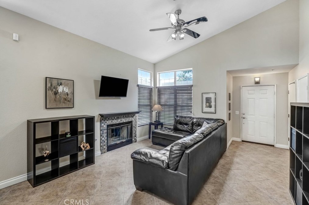 8060 Riviera Ct, Fontana, CA 92336-3760