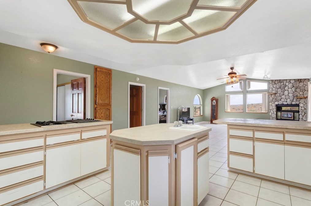 5165 Cygnet Rd, Phelan CA  92371-8573 exterior