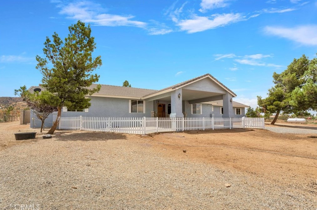 5165 Cygnet Rd, Phelan CA  92371-8573 exterior