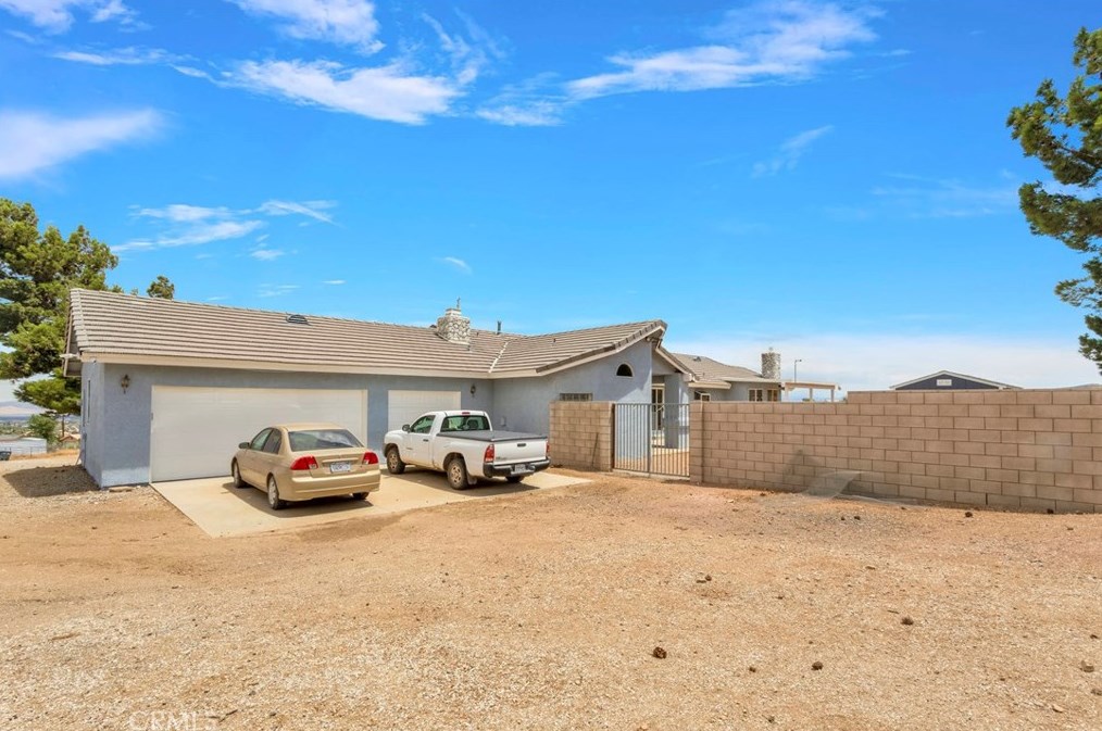 5165 Cygnet Rd, Phelan CA  92371-8573 exterior