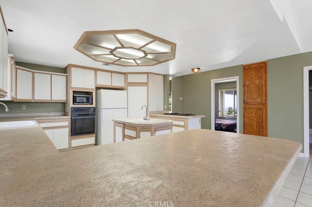 5165 Cygnet Rd, Phelan CA  92371-8573 exterior