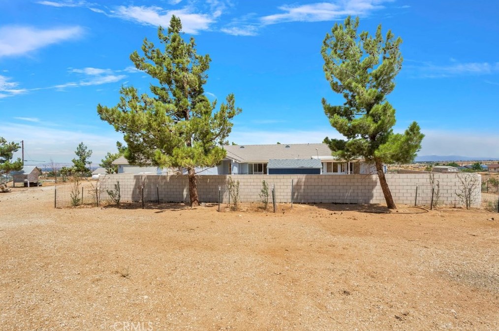 5165 Cygnet Rd, Phelan CA  92371-8573 exterior