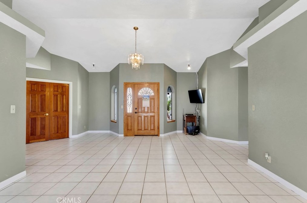 5165 Cygnet Rd, Phelan CA  92371-8573 exterior