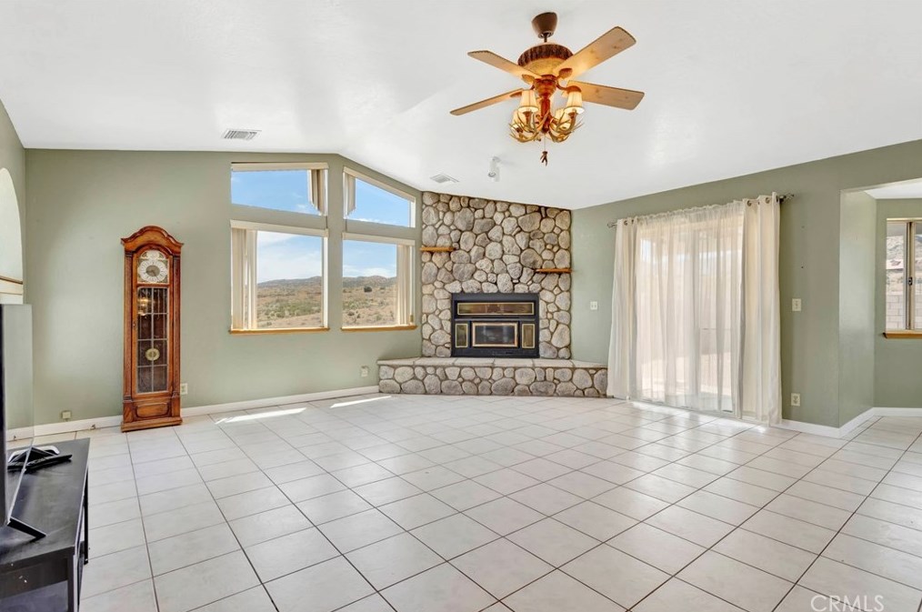 5165 Cygnet Rd, Phelan CA  92371-8573 exterior