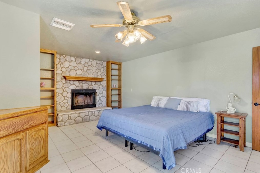 5165 Cygnet Rd, Phelan CA  92371-8573 exterior