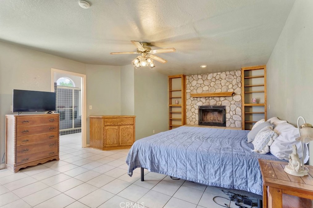 5165 Cygnet Rd, Phelan CA  92371-8573 exterior