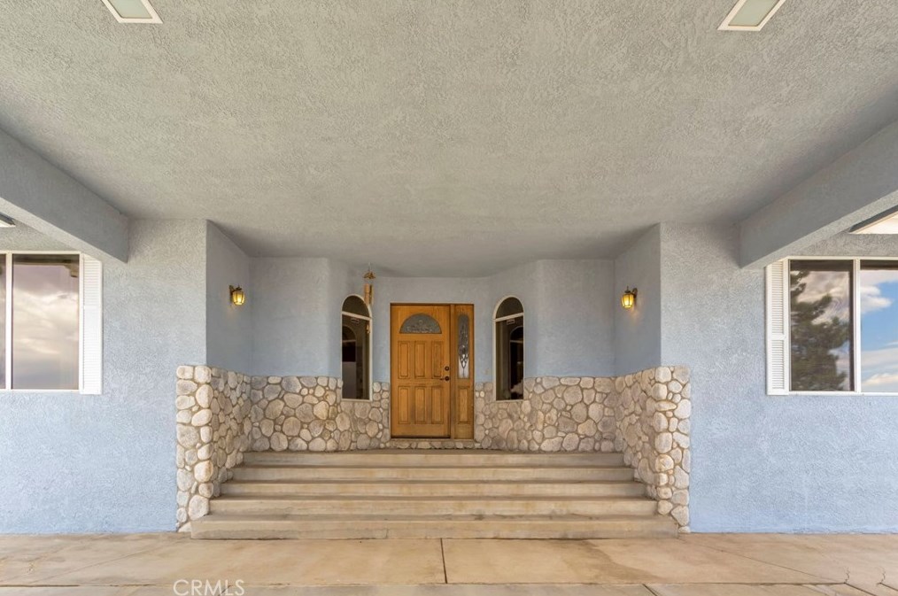 5165 Cygnet Rd, Phelan CA  92371-8573 exterior