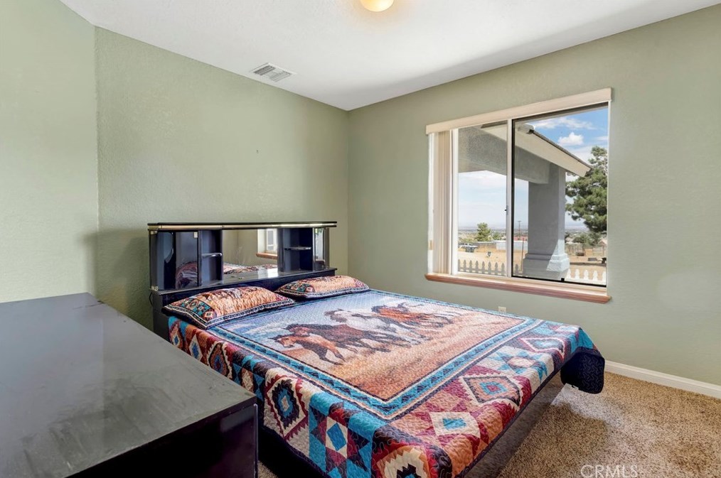 5165 Cygnet Rd, Phelan CA  92371-8573 exterior