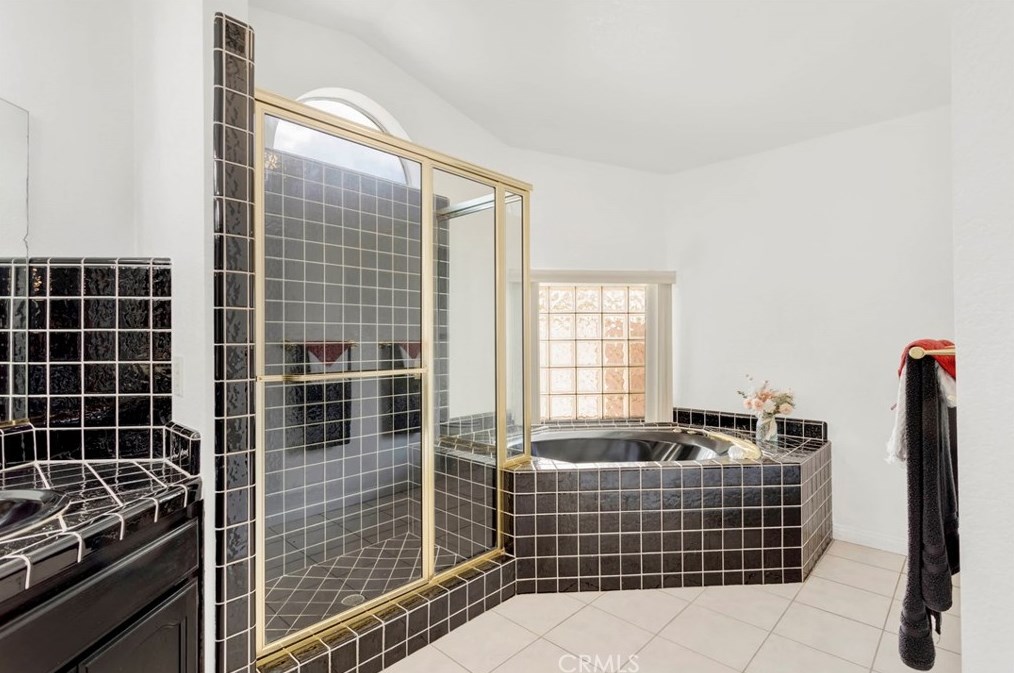 5165 Cygnet Rd, Phelan CA  92371-8573 exterior