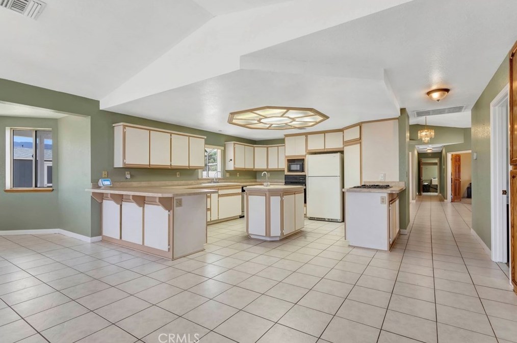 5165 Cygnet Rd, Phelan CA  92371-8573 exterior