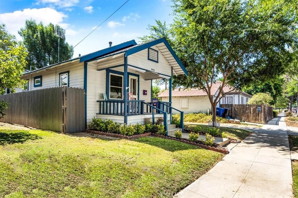 3458 Locust St, Riverside CA  92501-2635 exterior