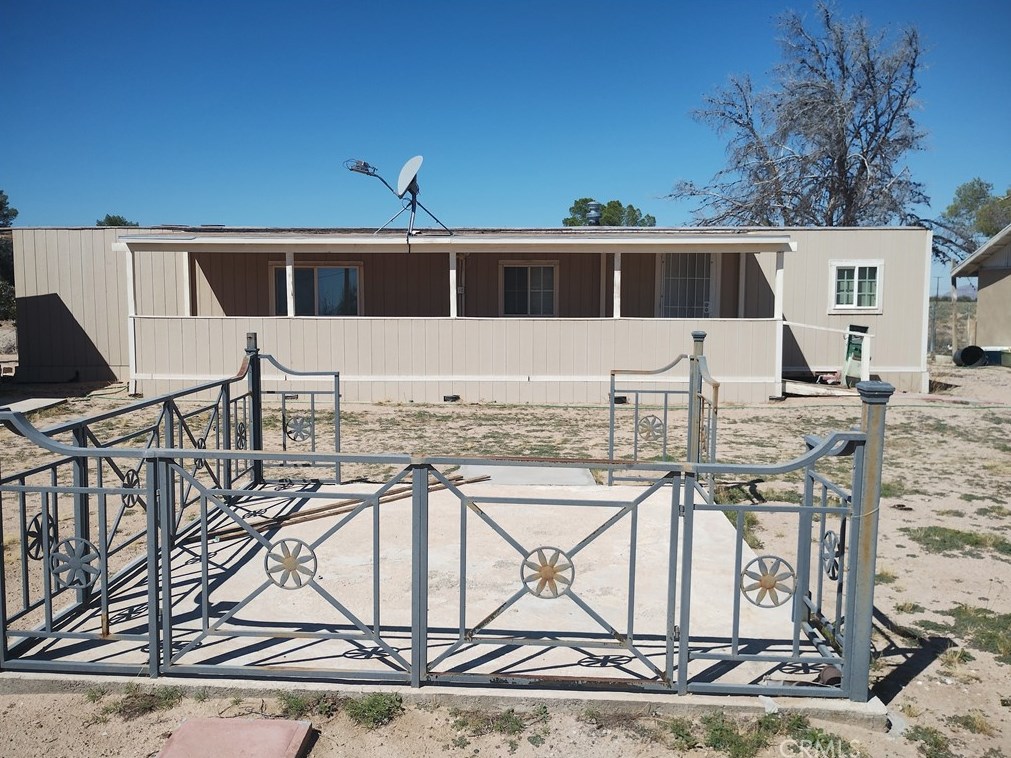 32826 Lakeview Ave, Newberry Springs CA  92365-9781 exterior