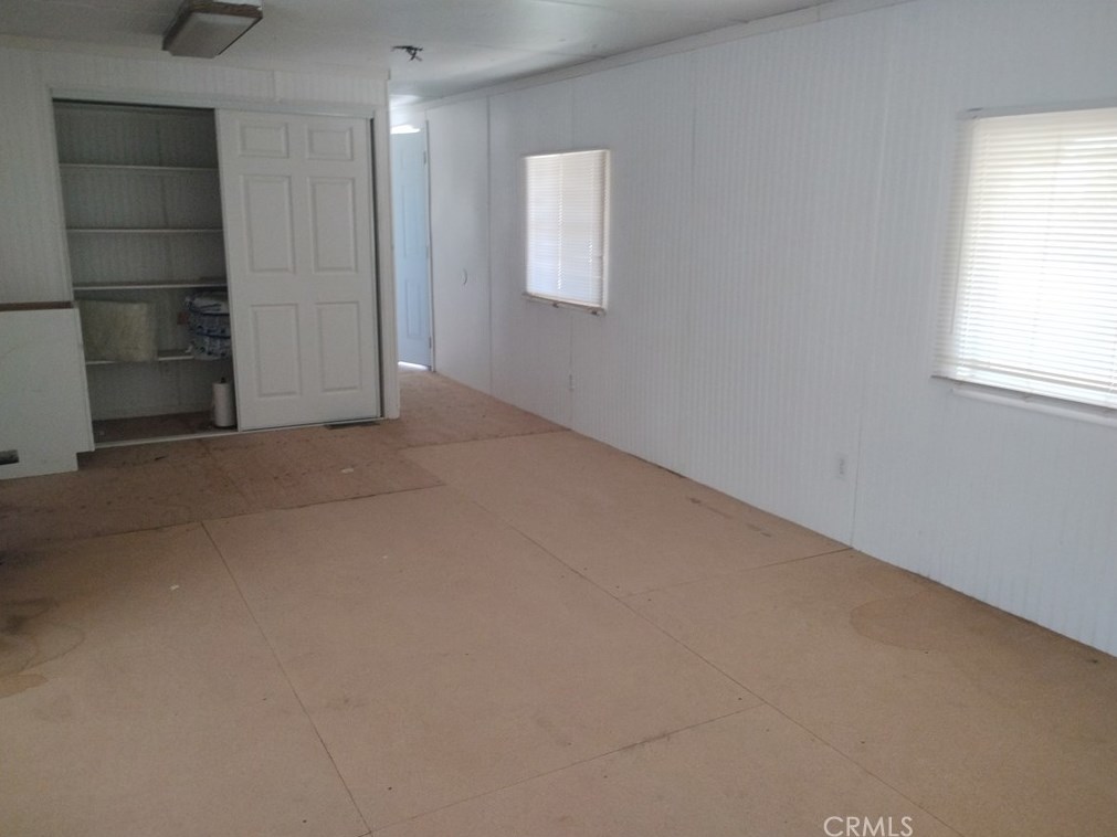 32826 Lakeview Ave, Newberry Springs CA  92365-9781 exterior