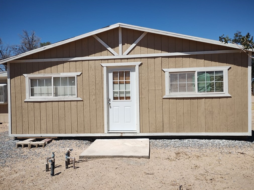 32826 Lakeview Ave, Newberry Springs CA  92365-9781 exterior