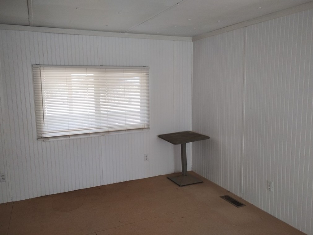 32826 Lakeview Ave, Newberry Springs CA  92365-9781 exterior