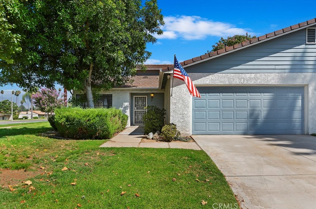 5 Sparrow Ct, Redlands, CA 92374-5533