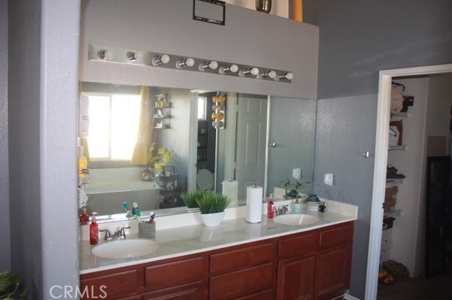 14180 Nantucket St, Hesperia CA  92344-8284 exterior