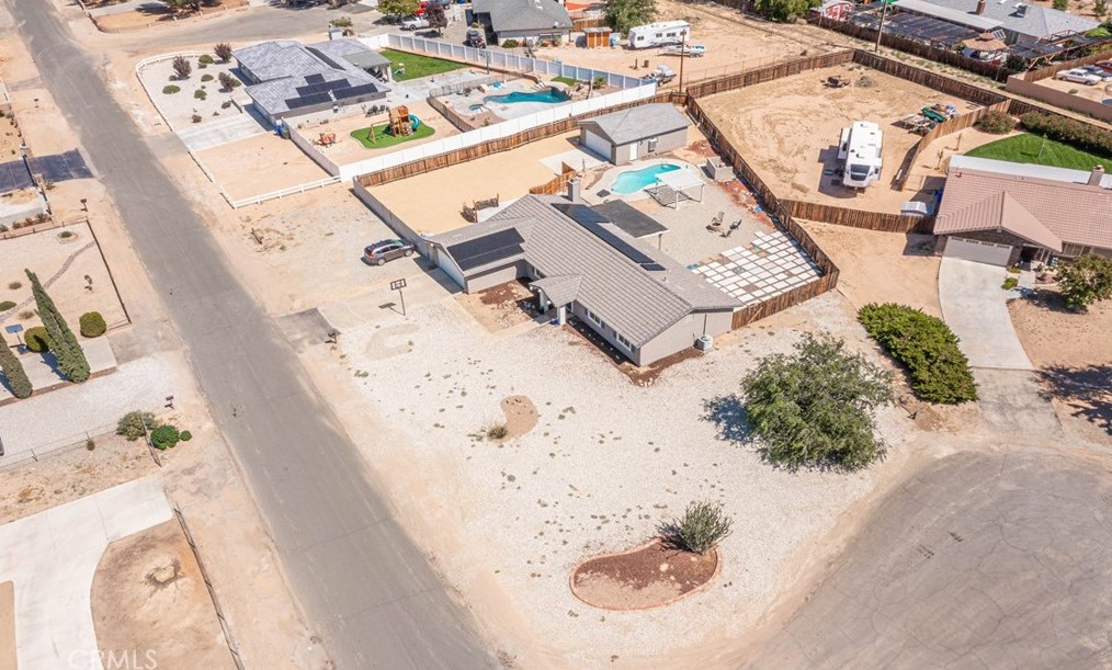 14215 Crow Rd, Apple Valley CA  92307-5508 exterior