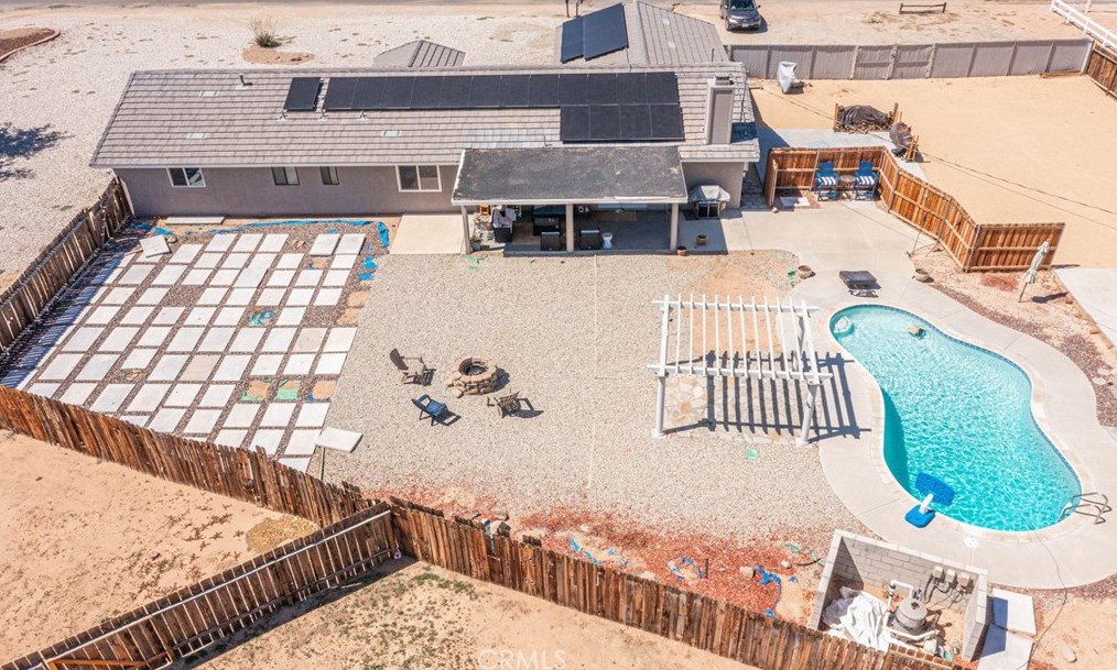 14215 Crow Rd, Apple Valley CA  92307-5508 exterior