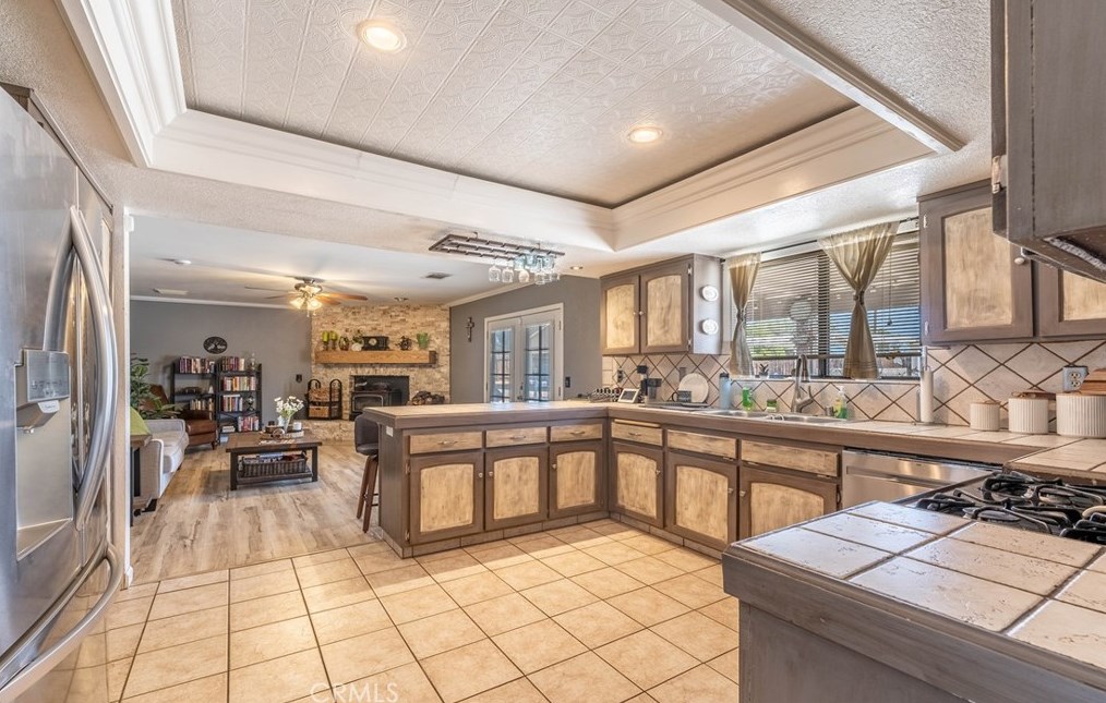 14215 Crow Rd, Apple Valley CA  92307-5508 exterior