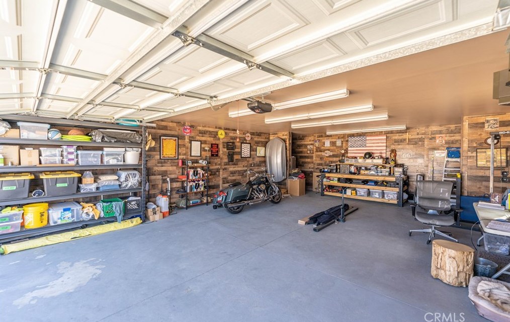 14215 Crow Rd, Apple Valley CA  92307-5508 exterior