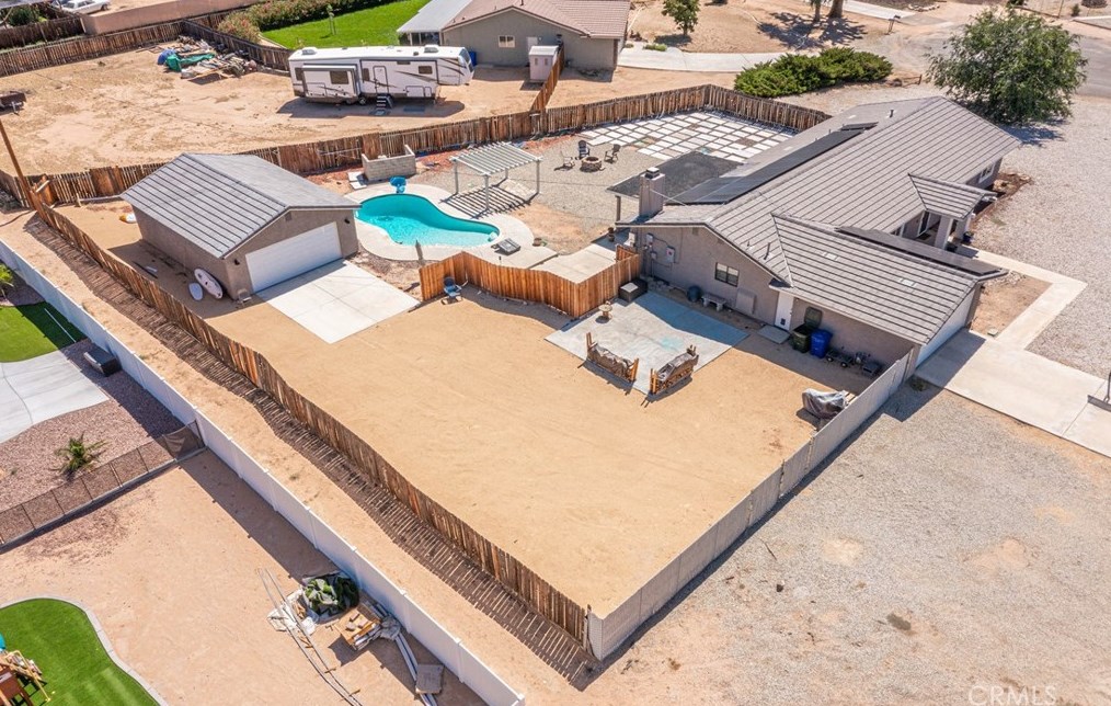 14215 Crow Rd, Apple Valley CA  92307-5508 exterior