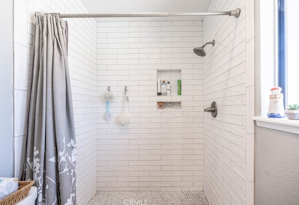 14215 Crow Rd, Apple Valley CA  92307-5508 exterior