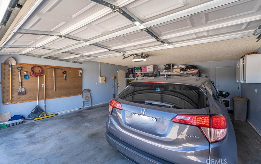 14215 Crow Rd, Apple Valley CA  92307-5508 exterior