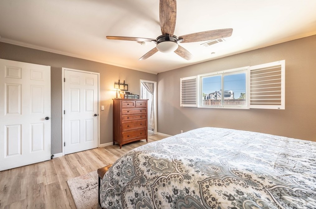 14215 Crow Rd, Apple Valley CA  92307-5508 exterior