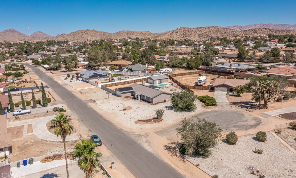 14215 Crow Rd, Apple Valley CA  92307-5508 exterior