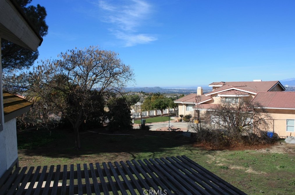 7158 Golden Vale Dr, Riverside CA  92506-5667 exterior