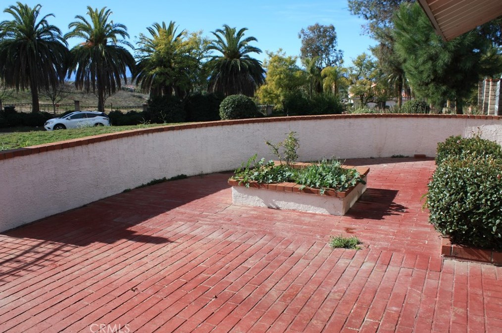 7158 Golden Vale Dr, Riverside CA  92506-5600 exterior