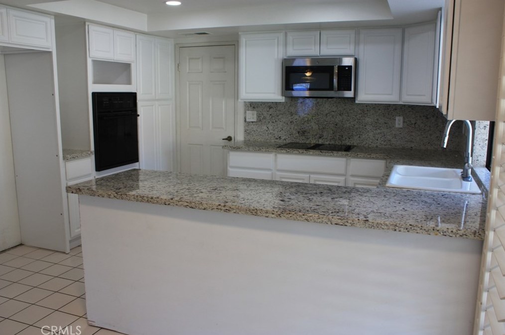 7158 Golden Vale Dr, Riverside CA  92506-5667 exterior