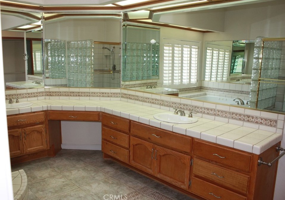 7158 Golden Vale Dr, Riverside CA  92506-5667 exterior