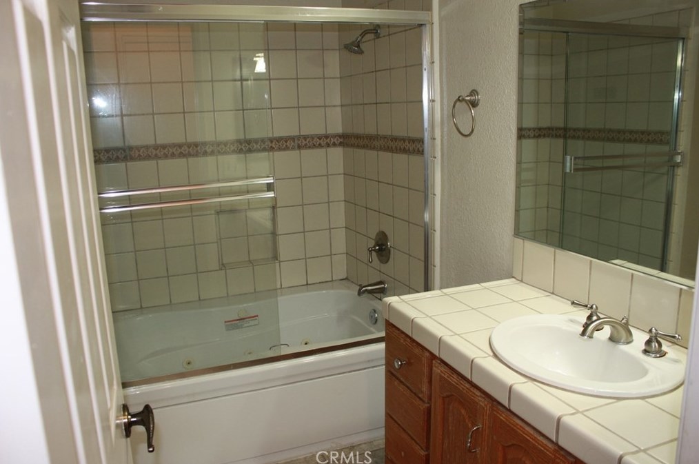7158 Golden Vale Dr, Riverside CA  92506-5667 exterior