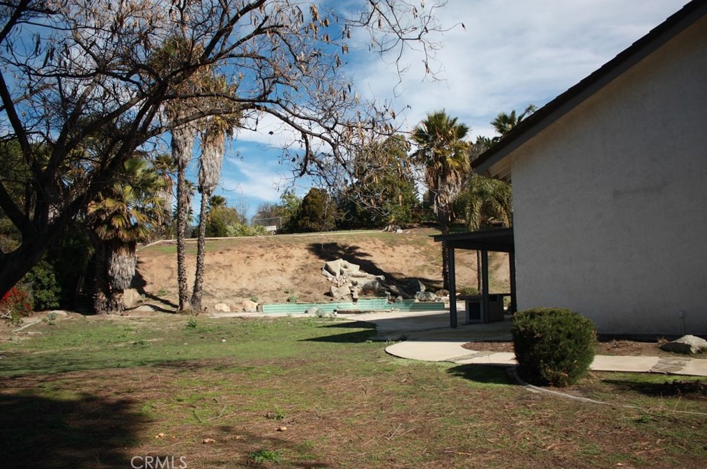 7158 Golden Vale Dr, Riverside CA  92506-5667 exterior