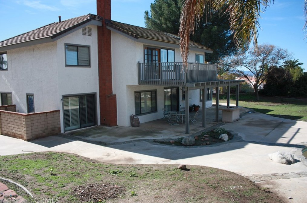 7158 Golden Vale Dr, Riverside CA  92506-5667 exterior